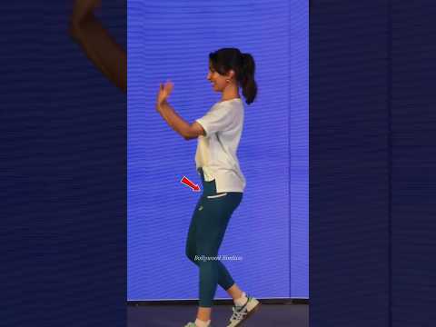 🤯Shraddha Kapoor ka Stylish Neck T-Shirt Look😍🔥 Social Media par macha raha hai Bawal!#starlookprice