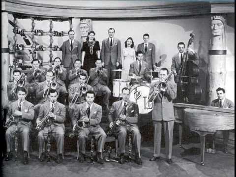 Tommy Dorsey -  "Oh Look At Me Now"  -  vocals - Frank Sinatra,Connie Haines, & The Pied Pipers