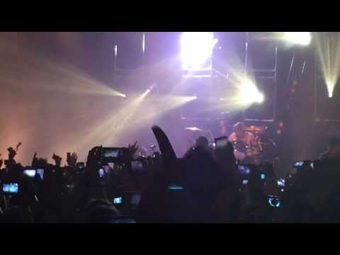 5 seconds of summer - 5SOS - She looks so perfect clip - London 3/2/14