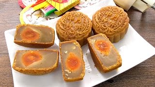 Mooncakes 月饼 - A traditional delicacy to celebrate Mid-Autumn Festival 中秋节