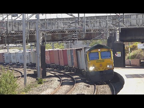 Freightliner Class 66 storms through Lichfield Trent Valley (22/4/21)