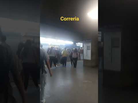 HORÁRIO DE PICO CORRERIA PRA PEGAR O METRÔ AQUI EM SÃO PAULO