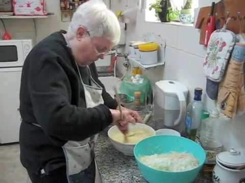 Easy traditional potato kugel