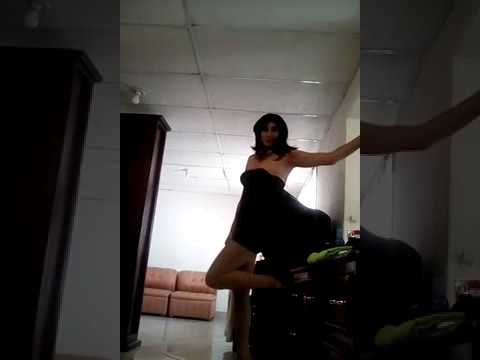 Crossdresser en Sexy minivestido