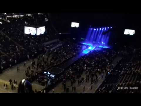 when everyone started singing p!atd at a fob show