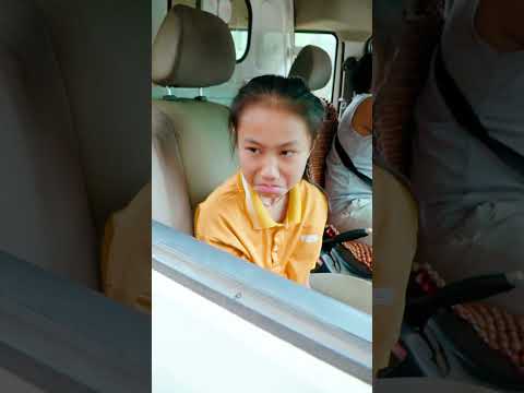 A mother risked everything to buy her daughter a school bag 🎒💔❤️#homeless #trending #shorts