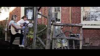 Girlpool - "Chinatown" (Live Outside)