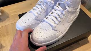 Air Jordan 1 Mid 'Triple White' 2022 - 554724-136 - Are they 2.0 or not