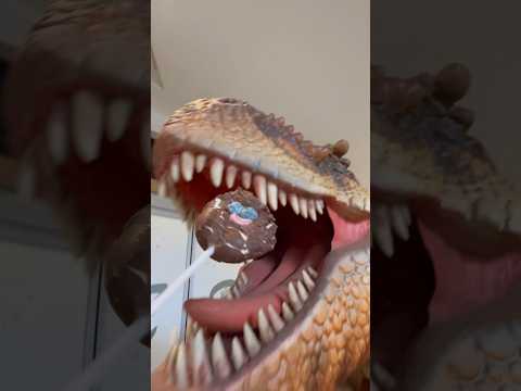 A dinosaur bites a popsicle! #shorts