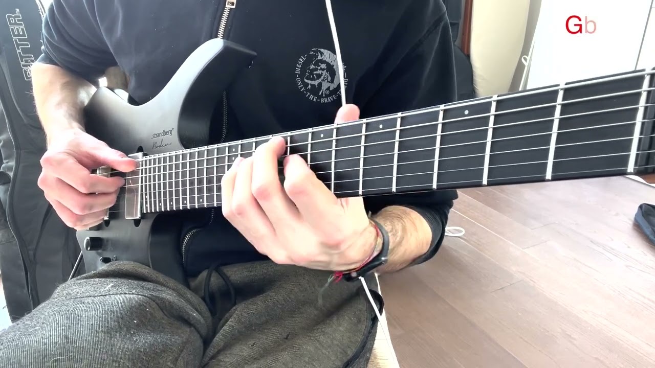 Roberto Barlocci demonstrating major triad voice leading on the D, A and E strings