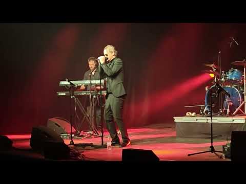 La Fête d'Arno - Elle adore le noir pour sortir le soir