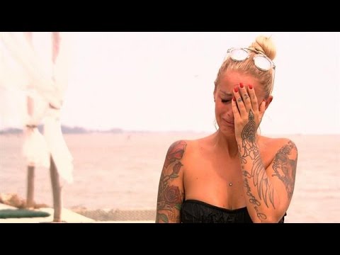 Pommeline barst in tranen uit  - TEMPTATION ISLAND
