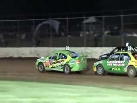 QUEENSLAND 2013 MODIFIED SEDAN FINAL 40 LAPS FROM GREEN TO CHECKER.KINGAROY 6/4/2013.