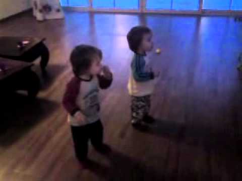 Martin Solveig-Hello Aron en Merlijn (bijna 2jr)