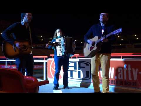 KRISPIN - "Wir sind Union" (hinter der Bank)