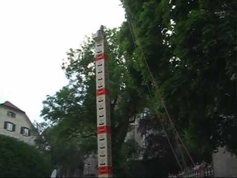 Kistenstapler - schiefer Bierkisten-Turm