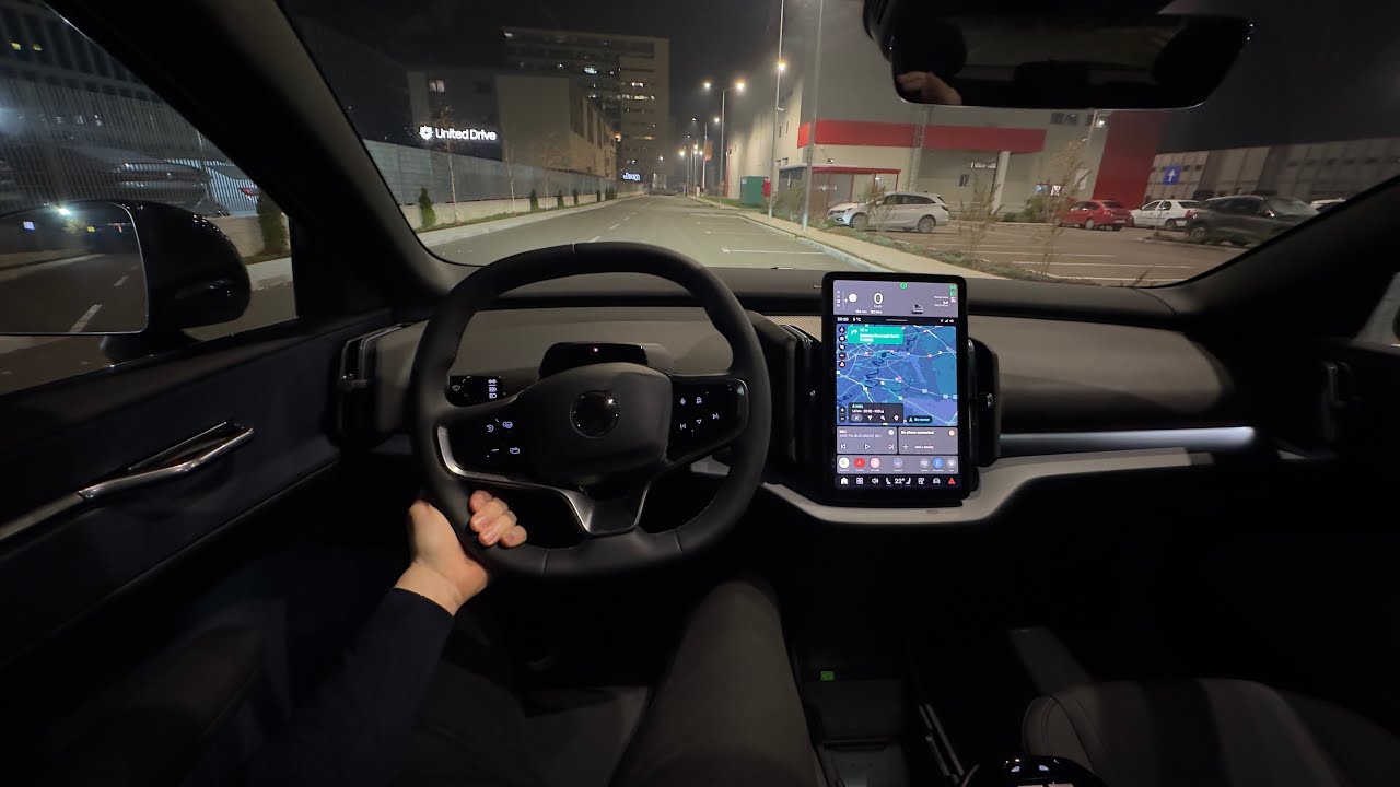 Volvo EX30 Cross Country 2026 Night Test Drive