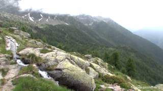 preview picture of video 'Aquedotto di Canàa im Val Lavizzara - Water channel for the alp'