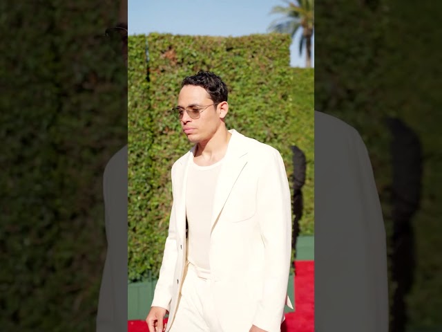 Anthony Ramos hits the carpert