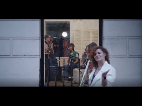 The Grooves - Heroica (Street live)