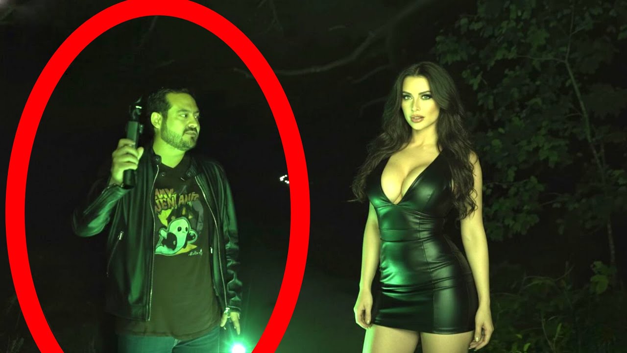 Este video fue ELIMINADO la bruja volvió a mirar a la cámara incluso estando de espaldas