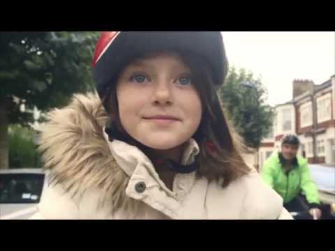 Video muestra la vida de una niña en un país en guerra