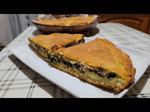 PIZZA BIANCA RIPIENA DI SPINACI, SALSICCE E MOZZARELLA; golosa dalla prima fino all'ultima fetta!!