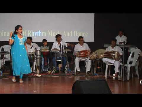 Hamare Ustad Aziz Bhai Dholak  player, mera naam hai Chameli main Dholak bajaya.( use 🎧)