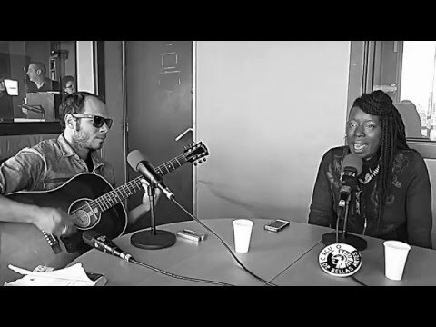 Shirley Davis & The Silverbacks " Dilemma" acústico . 10.03.16