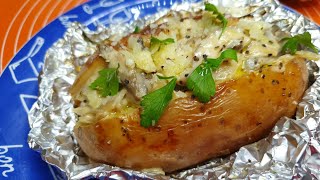 תפוחי אדמה בתנור עם רוטב שמנת פטריות מעולים Baked potatoes are great with mushroom cream sauce (ליהי קרויץ - מטבח בקלי קלות) - התמונה מוצגת ישירות מתוך אתר האינטרנט יוטיוב. זכויות היוצרים בתמונה שייכות ליוצרה. קישור קרדיט למקור התוכן נמצא בתוך דף הסרטון