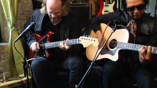 Alejandro Escovedo Performs 'Man of the World'