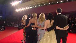 "МЫ. Верим в любовь": актеры и Мадонна на красной ковровой дорожке в Венеции