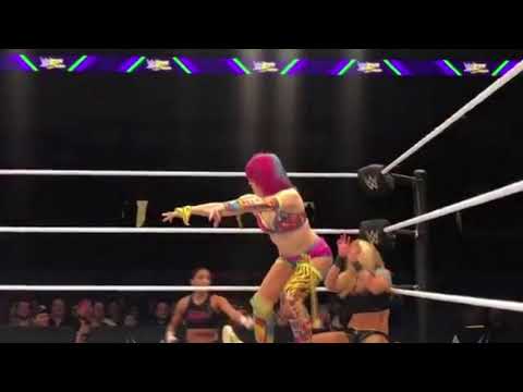 Asuka Stinkfaces Mandy Rose - WWE LIVE KITCHENER 3/24/2018