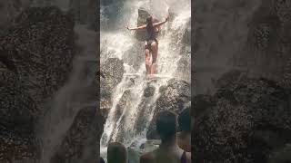 Download lagu Bule heran liat Air terjun 🥰 .. #waterfall #bikini mp3