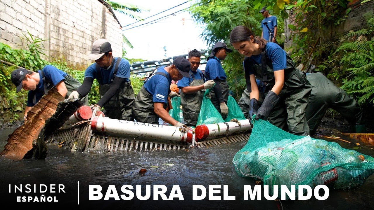 Estos Hermanos Convierten la Basura de los Ríos de Bali en Sandalias y Muebles | Basura del Mundo