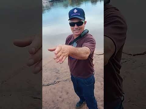 Éu conversando e mostrando as belezas do rio Araguaia Aragarças Goiás 