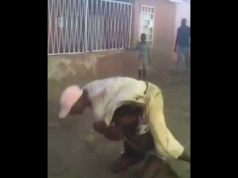 Briga feia na Favela do Justinos  Maria Mijona x Zé do Sarrafo
