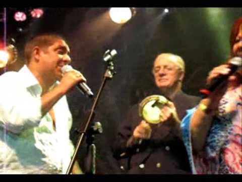 Zeca Pagodinho chama os amigos para o palco!