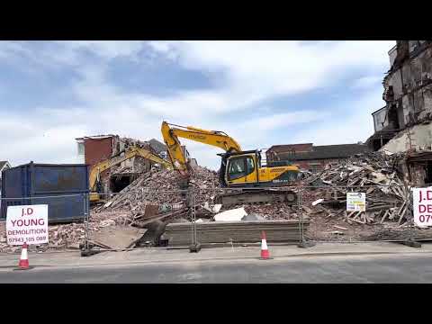 Blackpool Hacketts Hotel Demolition Update & Two Bricks for Tea Boy!