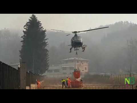 Newsbiella - Incendio nei boschi biellesi e vercellesi, l'intervento dell'elicottero
