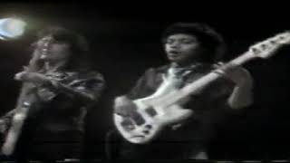 Download lagu gito rollies - air api mp3