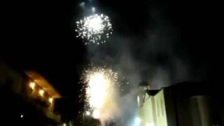 preview picture of video 'Πάσχα στην Νέα Κορώνη 2010 - Easter fireworks in Messinia'