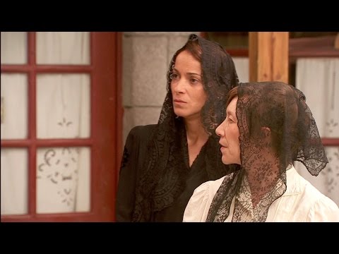 Puente Viejo C1121 - Sol, acorralada por unas beatas