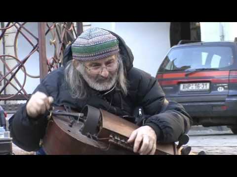 Hráč na niněru / Hurdy-gurdy player