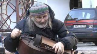 Hráč na niněru / Hurdy-gurdy player