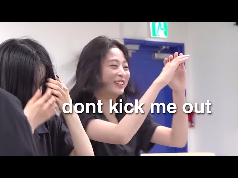 AHYEON being comedian for straight 5 minutes