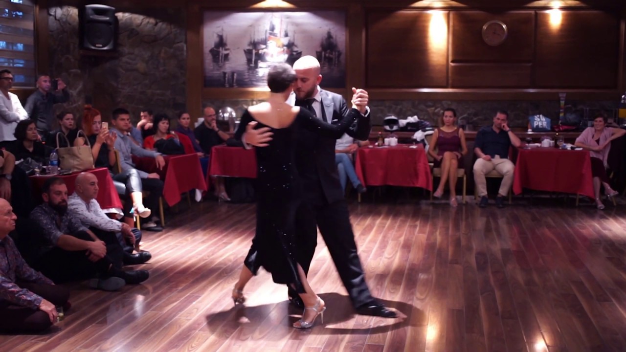 Alper Ergökmen & Selen Sürek / La Vida Es Corta - 2/5