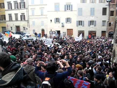 Corteo 29/11 Siena in rivolta - corteo alle spalle del Duomo