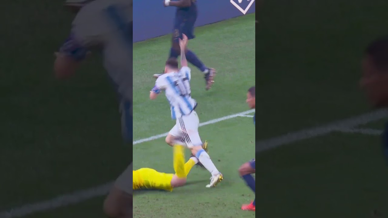 You can never take your eyes off of Lionel Messi... 👀