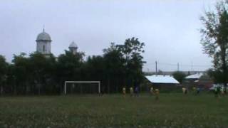 preview picture of video 'Partizan Crivăţ -- Viitorul Plătăreşti 0-0 min.20 - Ocazie Prodan'